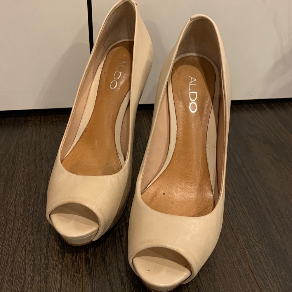 Nude leather peep toe heels